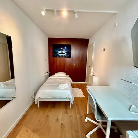 Private & Shared In Hotell *