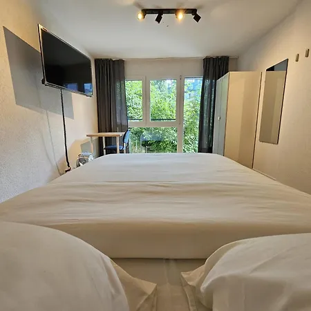 Private & Shared In Hotell