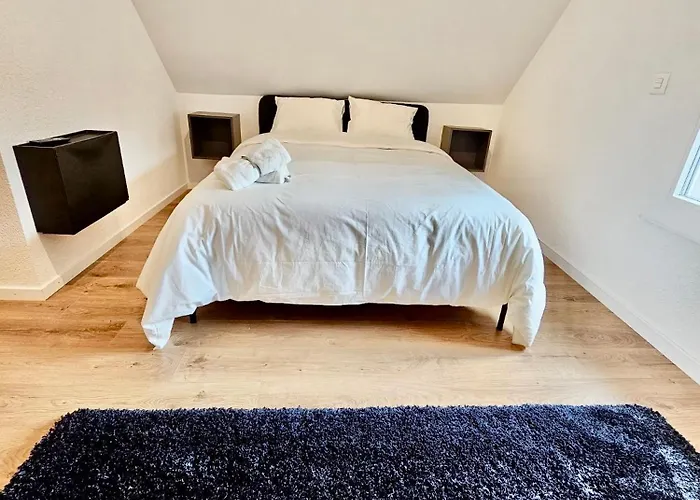 Private & Shared In * 洛桑